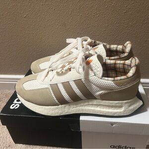 Adidas Retropy e5 Cream and Tan Sneakers